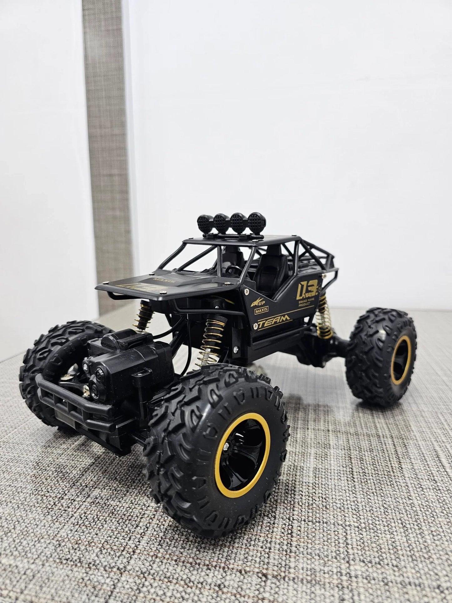 Rock Crawler 1:16 Scale Off-Road Monster Truck – Alloy Body with Remote Control | Golu Baby