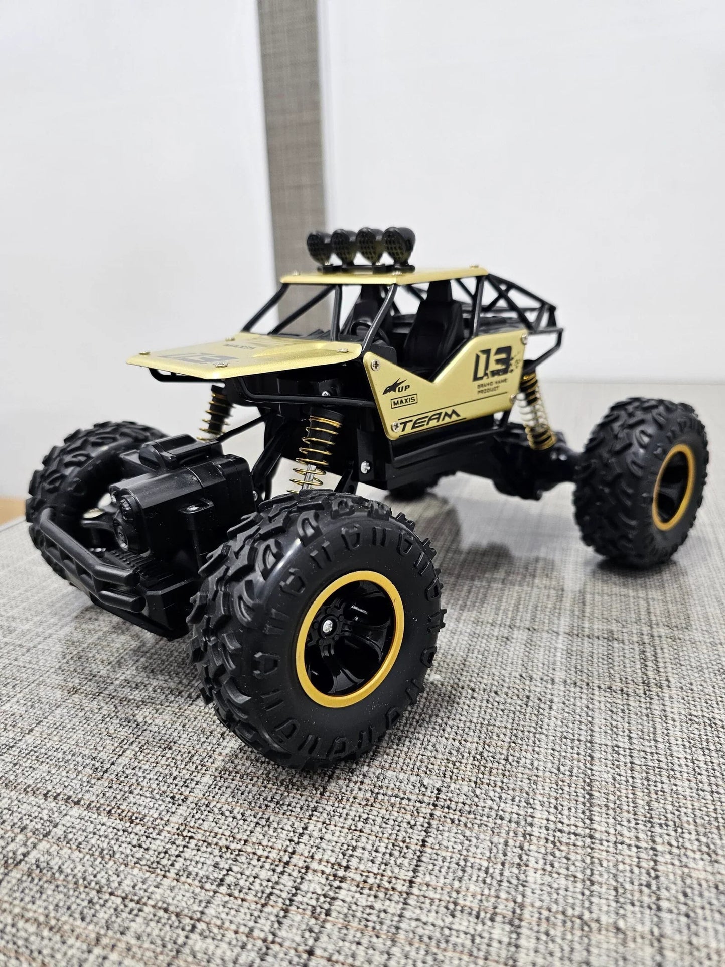 Rock Crawler 1:16 Scale Off-Road Monster Truck – Alloy Body with Remote Control | Golu Baby